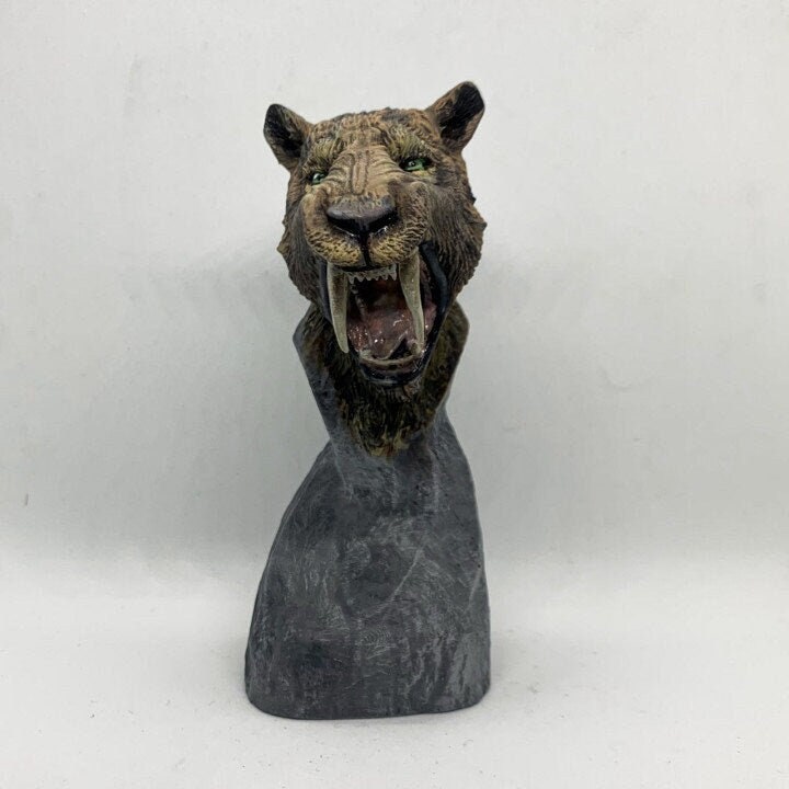 Smilodon populator bust - Dino and Dog Miniatures