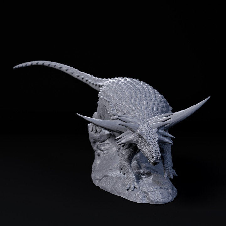 Sauropelta going down - UNPAINTED - Dino and Dog Miniatures