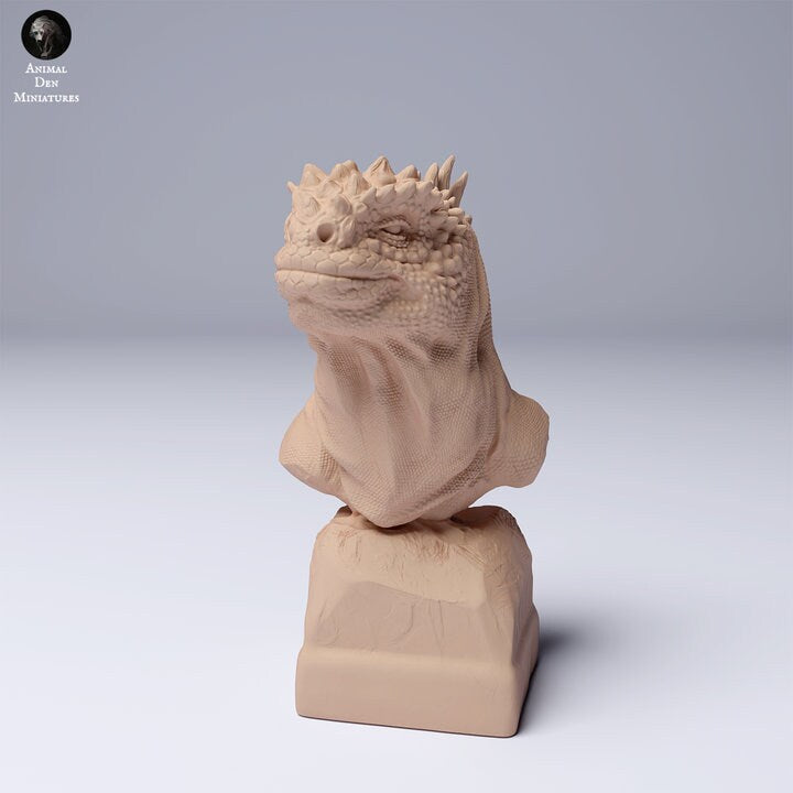 Marine Iguana Bust - UNPAINTED - Animal Den Miniatures