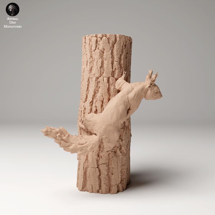 Red squirrel on a Tree - UNPAINTED - Animal Den Miniatures