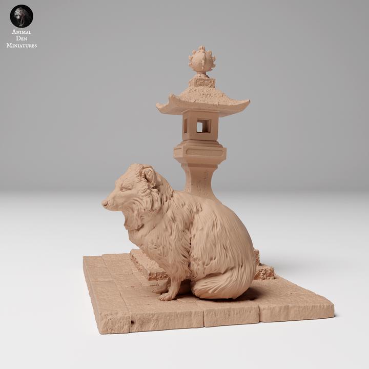 Tanuki Next To Japanese Lantern - UNPAINTED - Animal Den Miniatures
