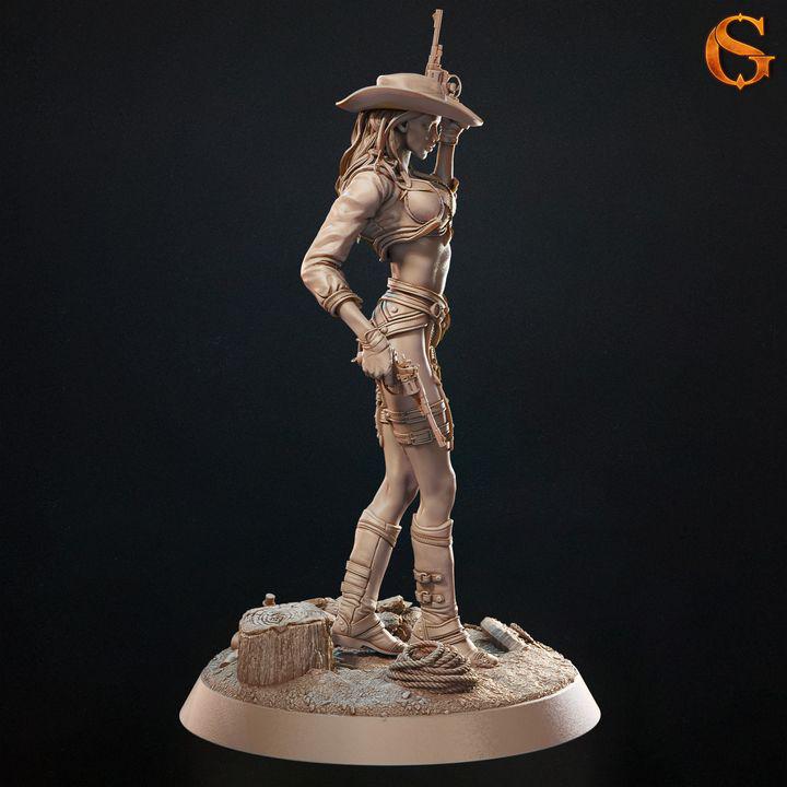 Sixgun Charlene, Female Human Gunfighter - UNPAINTED - SolGood Creations
