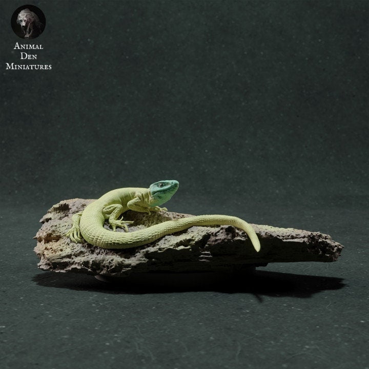 Lizard on a Rock - Animal Den Miniatures