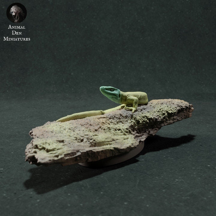 Lizard on a Rock - Animal Den Miniatures