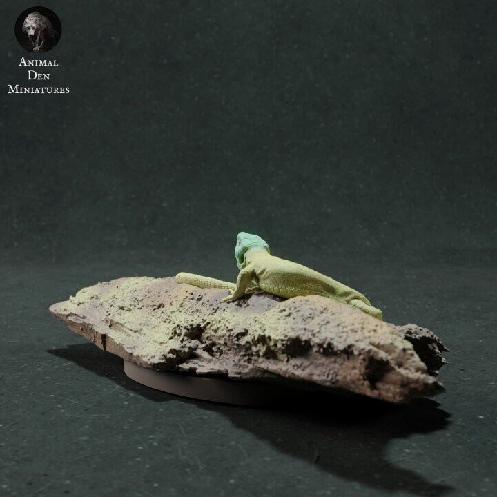 Lizard on a Rock - Animal Den Miniatures