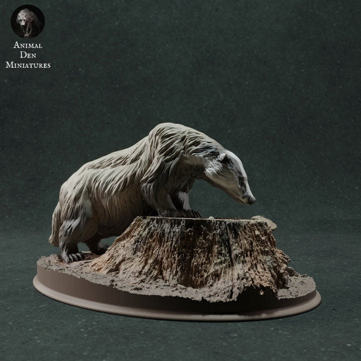 European Badger Sniffing - UNPAINTED - Animal Den Miniatures