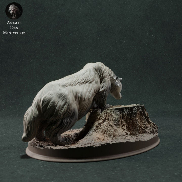 European Badger Sniffing - UNPAINTED - Animal Den Miniatures