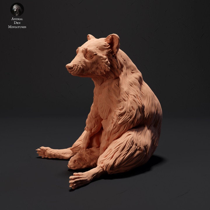 Raccoon Sitting - UNPAINTED - Animal Den Miniatures