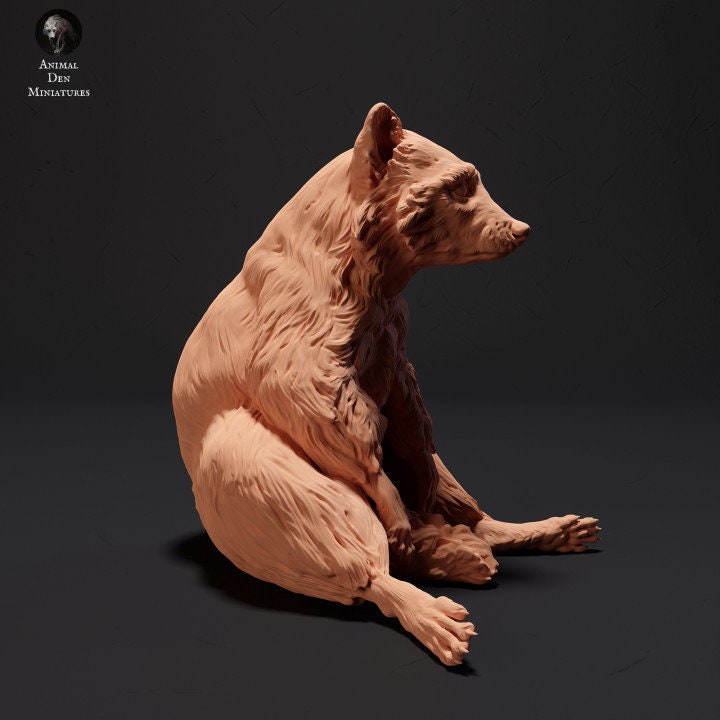 Raccoon Sitting - UNPAINTED - Animal Den Miniatures