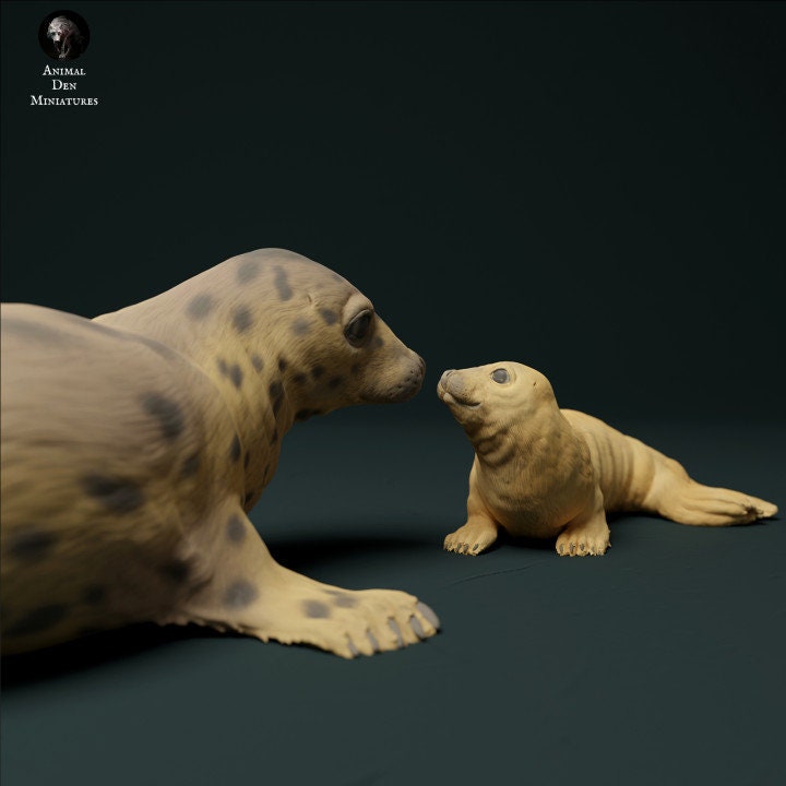 Grey Seal Female and Pup- UNPAINTED - Animal Den Miniatures