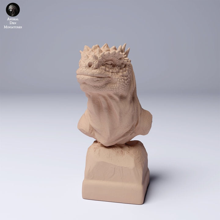 Marine Iguana Bust - UNPAINTED - Animal Den Miniatures