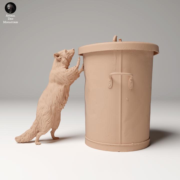 Common Raccoon Standing on Trash - UNPAINTED - Animal Den Miniatures