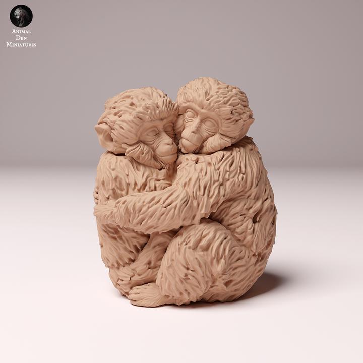 Japanese Macaque Infants Hug - UNPAINTED - Animal Den Miniatures