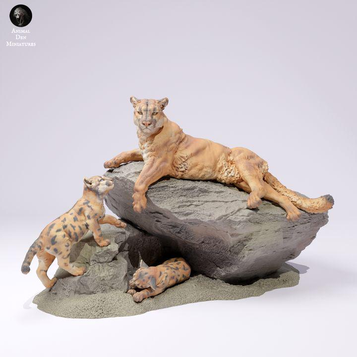 Mountain Lions on a Rock - UNPAINTED - Animal Den Miniatures