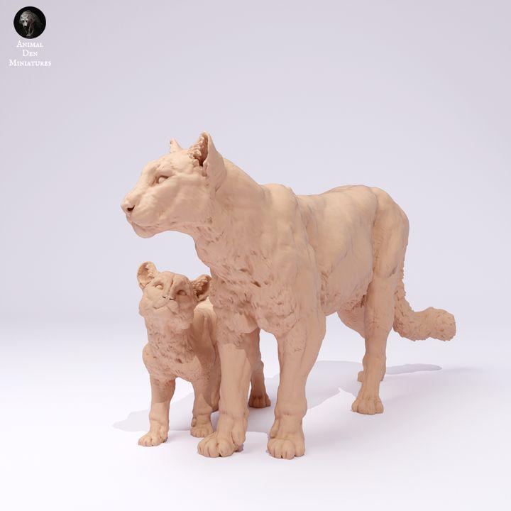 Mountain Lion and Cub - UNPAINTED - Animal Den Miniatures