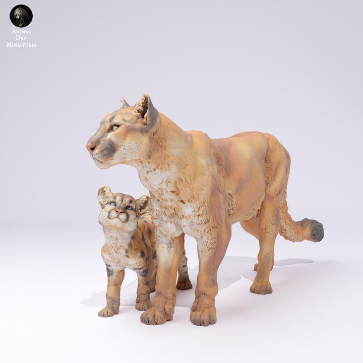 Mountain Lion and Cub - UNPAINTED - Animal Den Miniatures