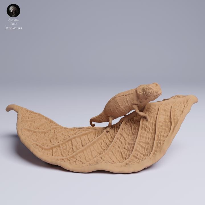 Nosy Hara Leaf Chameleon - UNPAINTED Figurine - Animal Den Miniatures