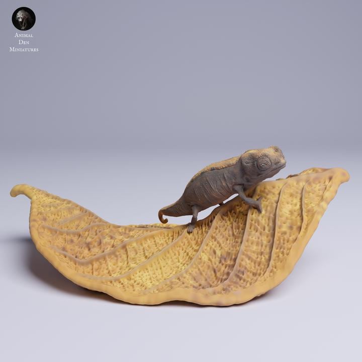 Nosy Hara Leaf Chameleon - UNPAINTED Figurine - Animal Den Miniatures