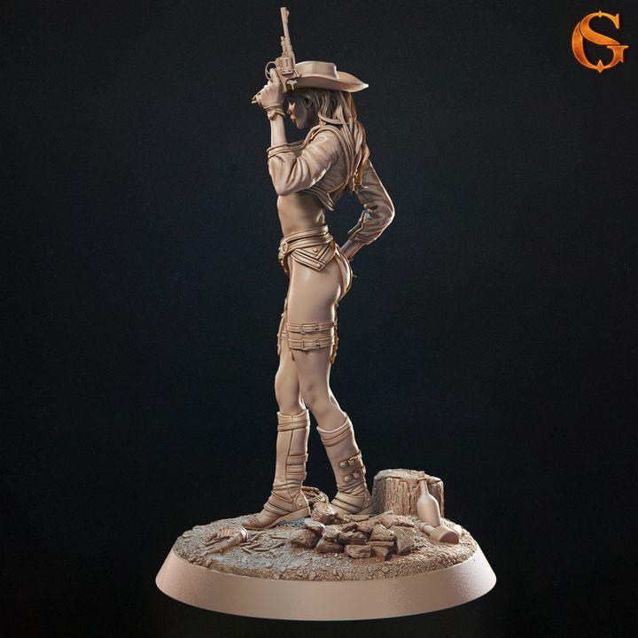 Sixgun Charlene, Female Human Gunfighter - UNPAINTED - SolGood Creations