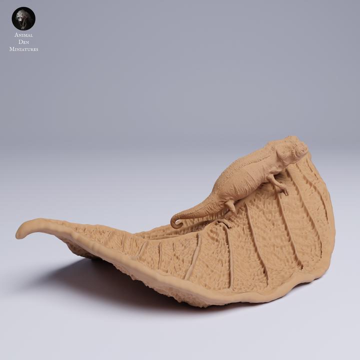 Nosy Hara Leaf Chameleon - UNPAINTED Figurine - Animal Den Miniatures